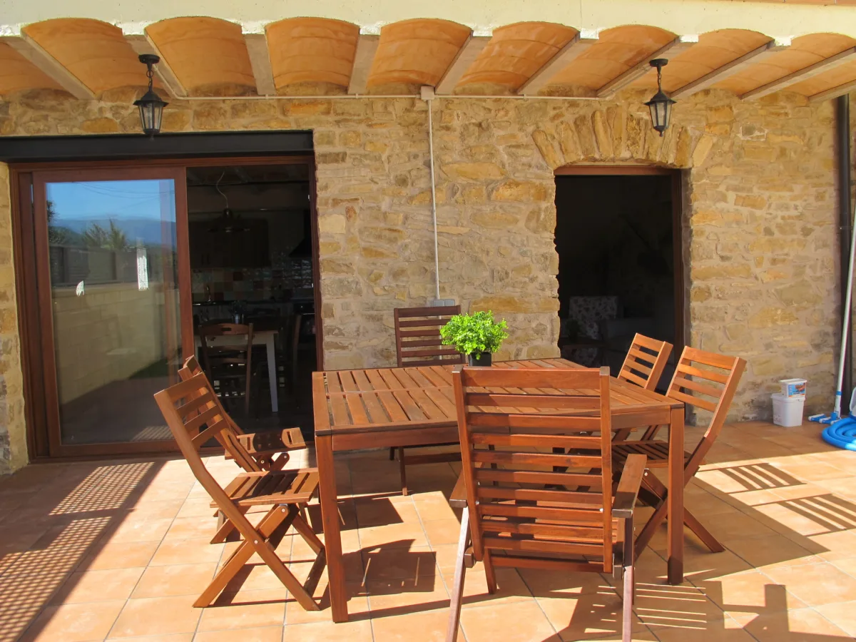 Exterior de Cal Nenot con piscina y vistas al Montsec